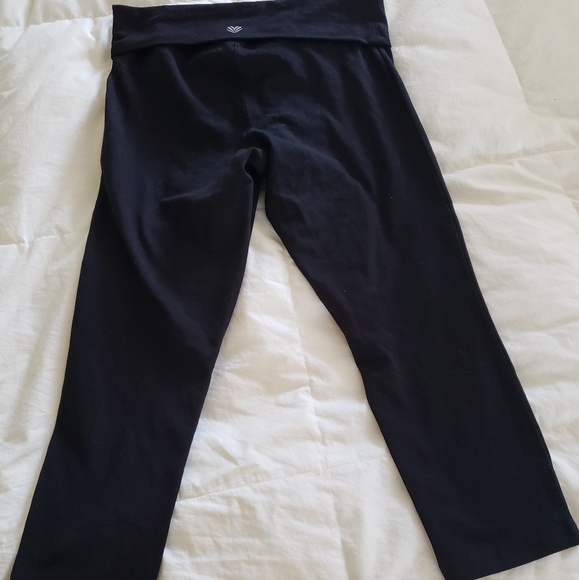 ***SOLD***Forever 21 Black crop leggins - Picture 2 of 2